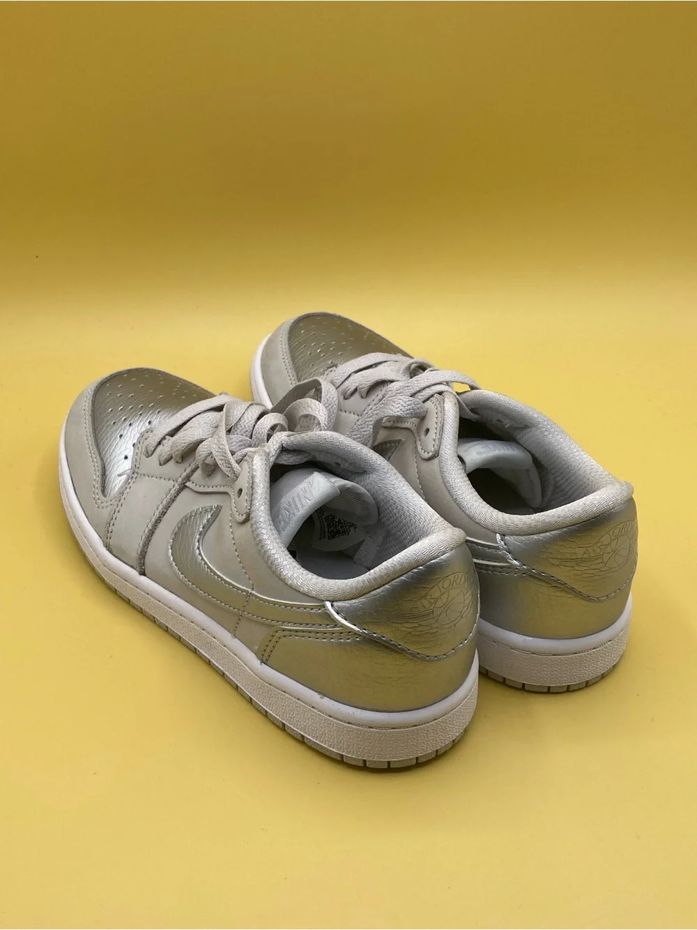 Air Jordan 1 Retro Low OG 'Metallic Silver'